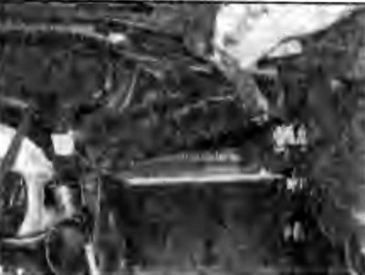 Рис. 5А.4. Отсоединение электрического разъема от…