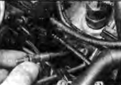 Рис. 5С.4. Снятие свечи накаливания