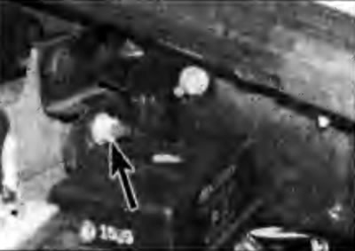 Рис. 5С.5. Расположение гайки крепления блока…