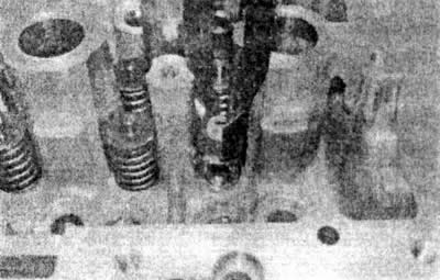 6.8b ...затем, используя плоскогубцы, снимите…