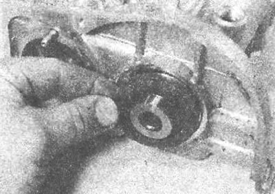 Рис. 2.32. Установка сальника распределительного…