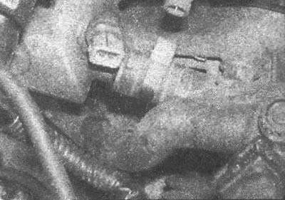 Рис. 3.31. Отсоединение шланга си стемы…
