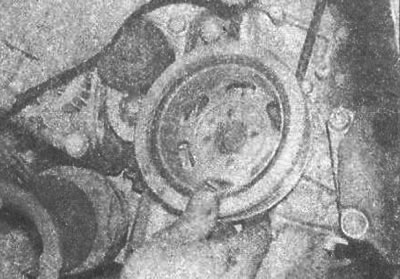 Рис. 5.6. Снятие с коленчатого вала шкива привода…