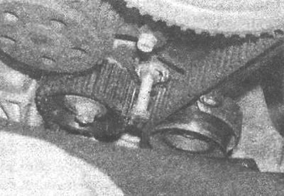 Рис. 5.16. Фиксация рычага специальным…