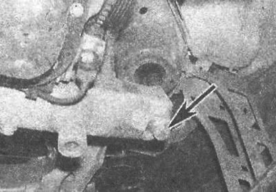 Рис. 5.47. Расположение стяжного болта, крепящего…