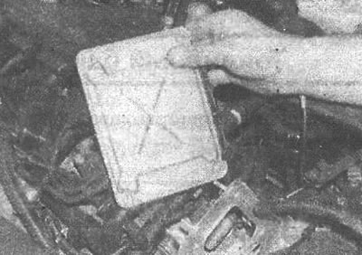 Рис. 11.48. Снятие ECU