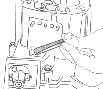 Рис. 4-12. Крышка фиксаторов