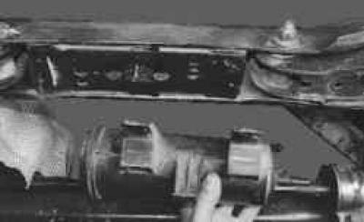 7. …и снимите адсорбер.
