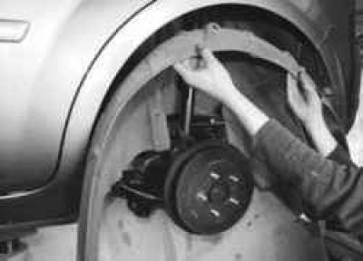 Крепеж подкрылка форд фокус 2. Подкрылки форд фокус 2 рестайлинг. Крепление подкрылков фокус 2. Крепление локеров форд фокус 3. Крепление передних подкрылков форд фокус 2.