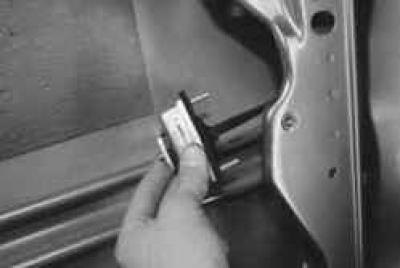 5. …и снимите ограничитель через технологическое…