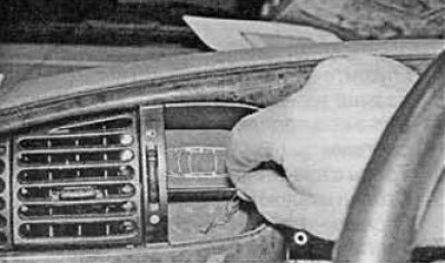 Рис. 1.0 На моделях последних выпусков на выключатель дисплея интервалов технического обслуживания…