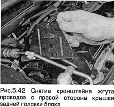 42. Отсоедините проводку, затем выверните болты…