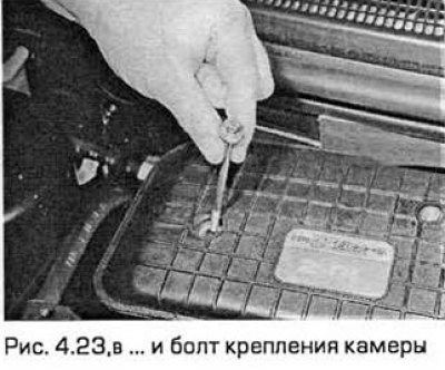 23. Вытащите резиновые заглушки, закрывающие…