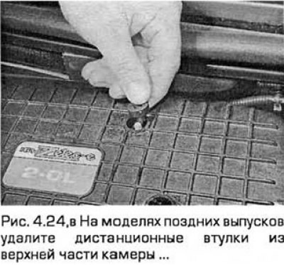 24. Поднимите камеру и отсоедините вакуумный…