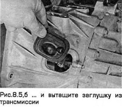 5. Снимите колпачок с ниппеля прокачки и вытащите…