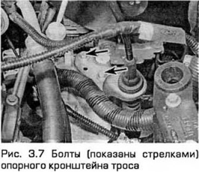 7. Выверните из трансмиссии болты опорного…