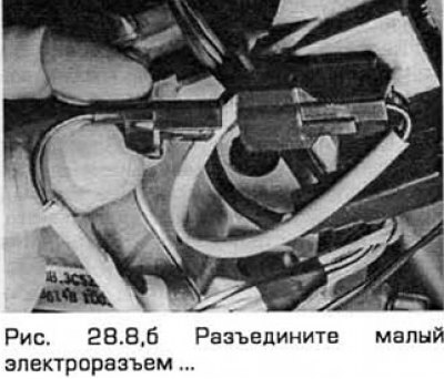 8. Освободите проводку на рулевой колонке от…