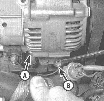 4. На моделях V6 отсоедините электропроводку от…