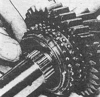 Рис. 6.57б ...и синхронизатор