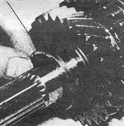 Рис. 6.60 Установка шайбы
