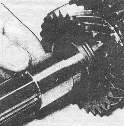 Рис. 6.61а Установка проставки шестерни 3-й…