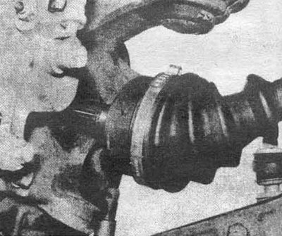 Рис. 8.6 Снятие приводного вала из ступицы