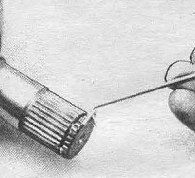 Рис. 8.10а Снятие стопорного кольца