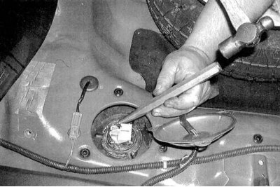 4. Если датчик крепится при помощи стопорного…