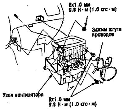 4. Отсоедините разъемы от двигателя вентилятора,…