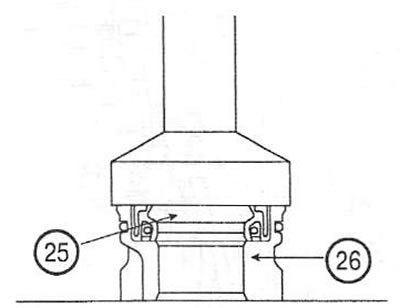26. Установите сальник (25) во втулку рейки (26).