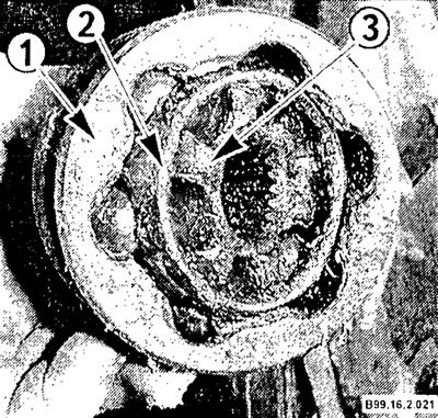 1 - корпус ШРУСа; 2 - сепаратор; 3 - внутреннее…