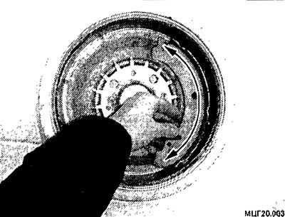 Покройте места контактирования между тормозными…
