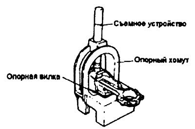 4. Выпрессуйте поршневой палец из верхней головки…