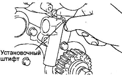 Внимание: не извлекайте установочный штифт из…