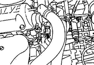 24. (Модели с МКПП) Снимите трос выбора передач и…