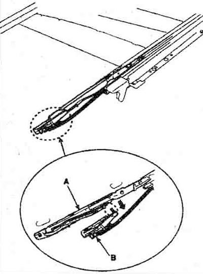 3. Снять направляющую (А) и салазку (В).