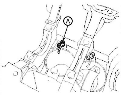 15. Снимите масляную форсунку (А).
