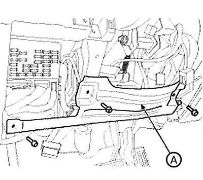 9. Отверните болты и гайки и снимите панель (А).
