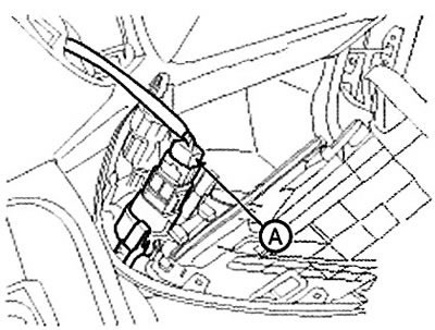 7. Отсоедините разъем (А).