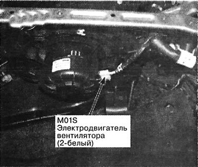 79. Справа под приборной панелью