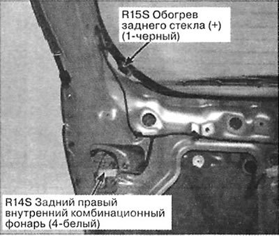 126. Правая сторона двери багажного отделения
