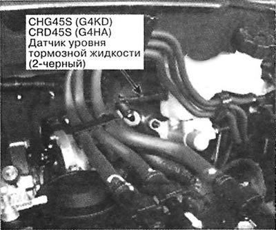 136. Слева сзади моторного отсека