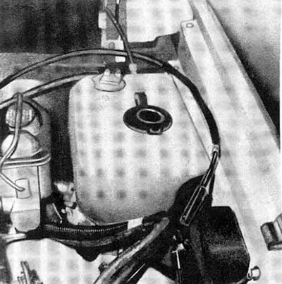 Расположение бачка омывателя ветрового стекла в…