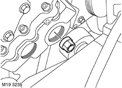 7. Отверните гайку крепления звёздочки привода…