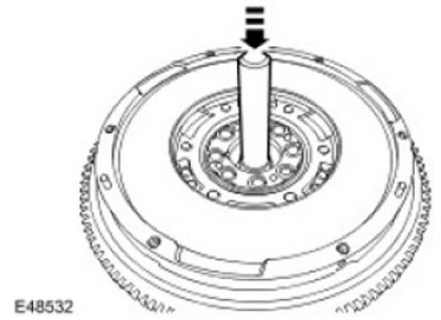 3. Снимите направляющий подшипник. Подперев…