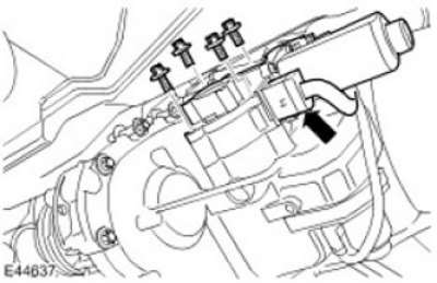 Выверните 4 болта с головкой Torx.