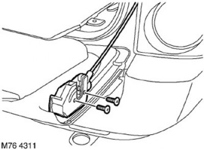 2. Выверните 2 винта Torx и снимите замок.