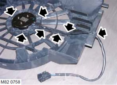 14. Выверните 3 винта типа Torx, крепящие…