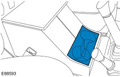 1. Снимите подставку для чашек.