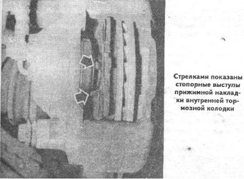Установите на новую внутреннюю тормозную колодку…